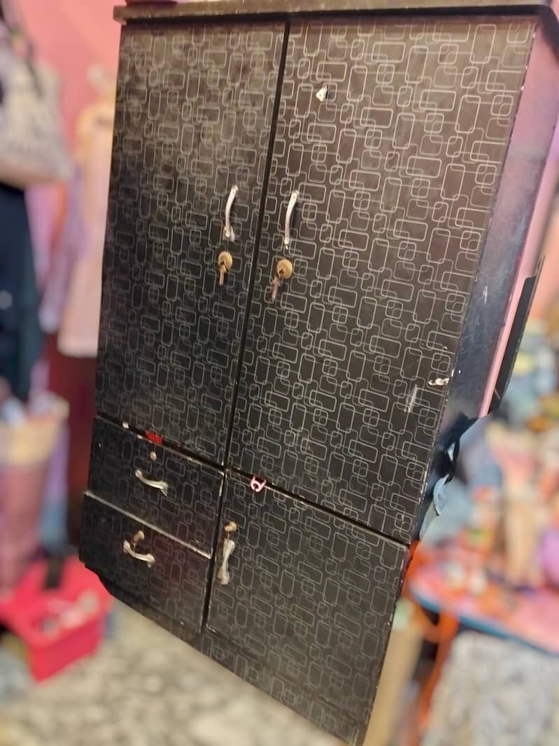 wardrobe 0