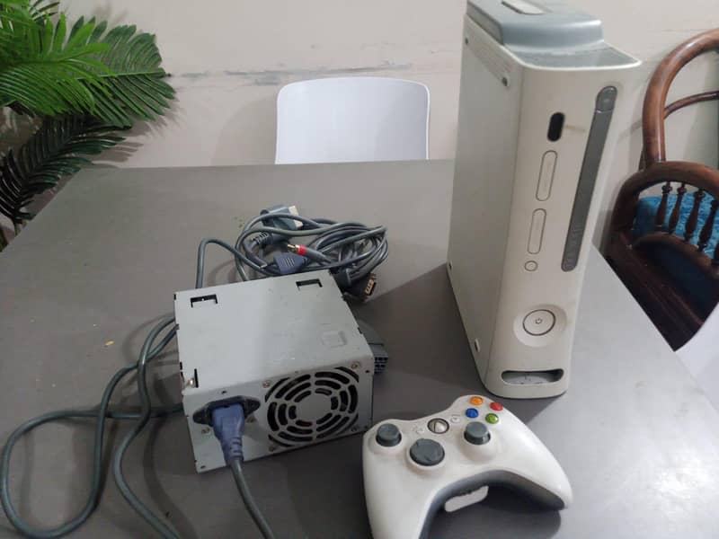 Xbox 360 with 1 controller 0