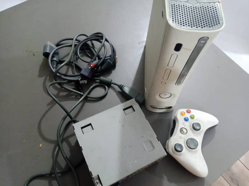 Xbox 360 with 1 controller 3