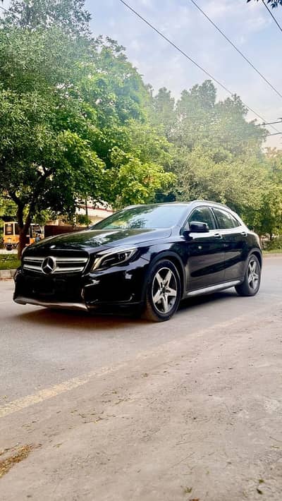 Mercedes Benz GLA 200