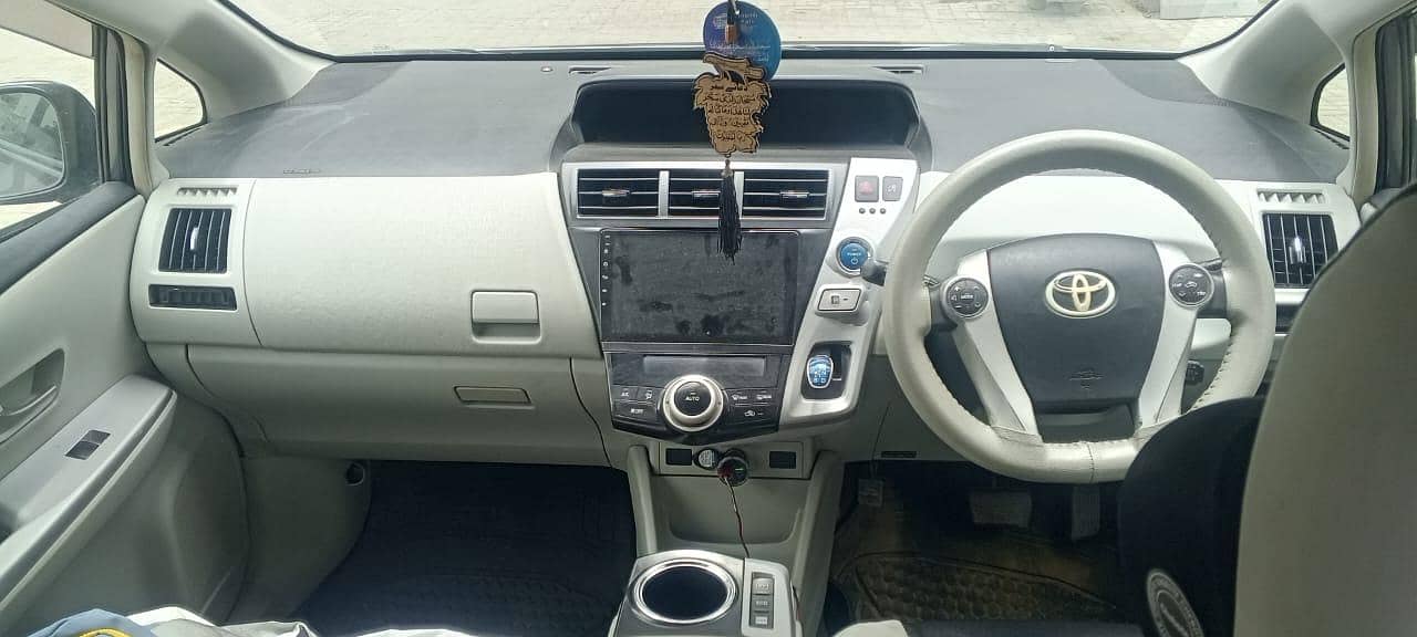 Prius Alpha facelift 4