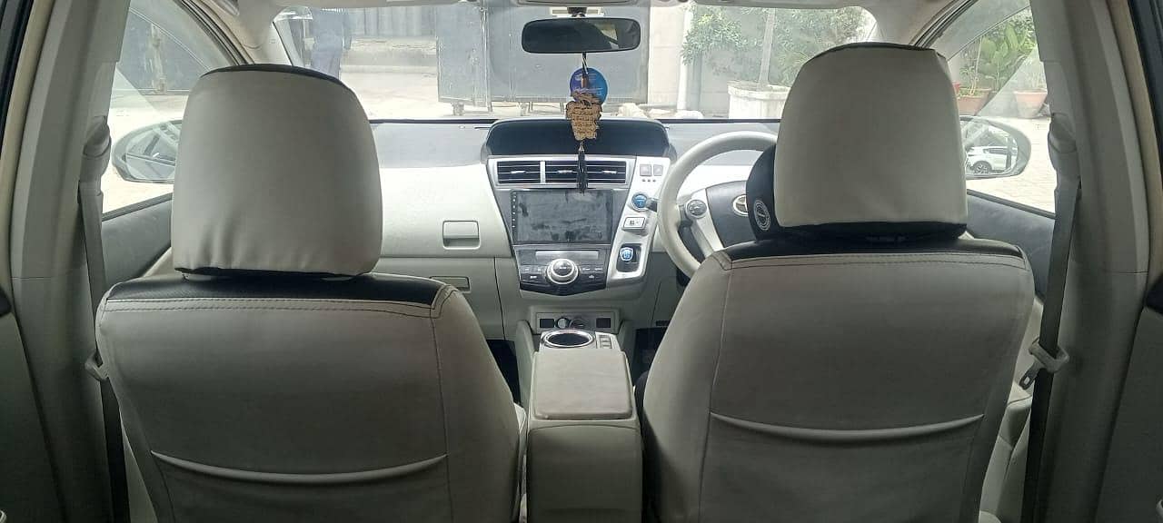 Prius Alpha facelift 6