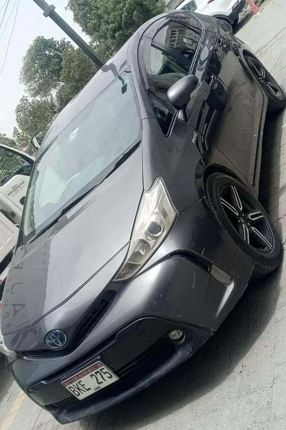 Prius Alpha facelift 0