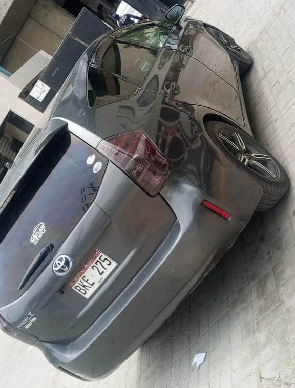 Prius Alpha facelift 8