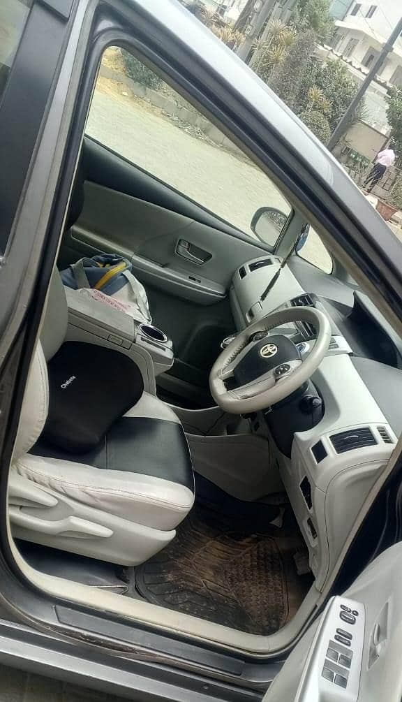Prius Alpha facelift 9