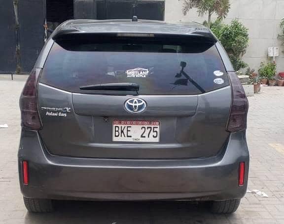 Prius Alpha facelift 11
