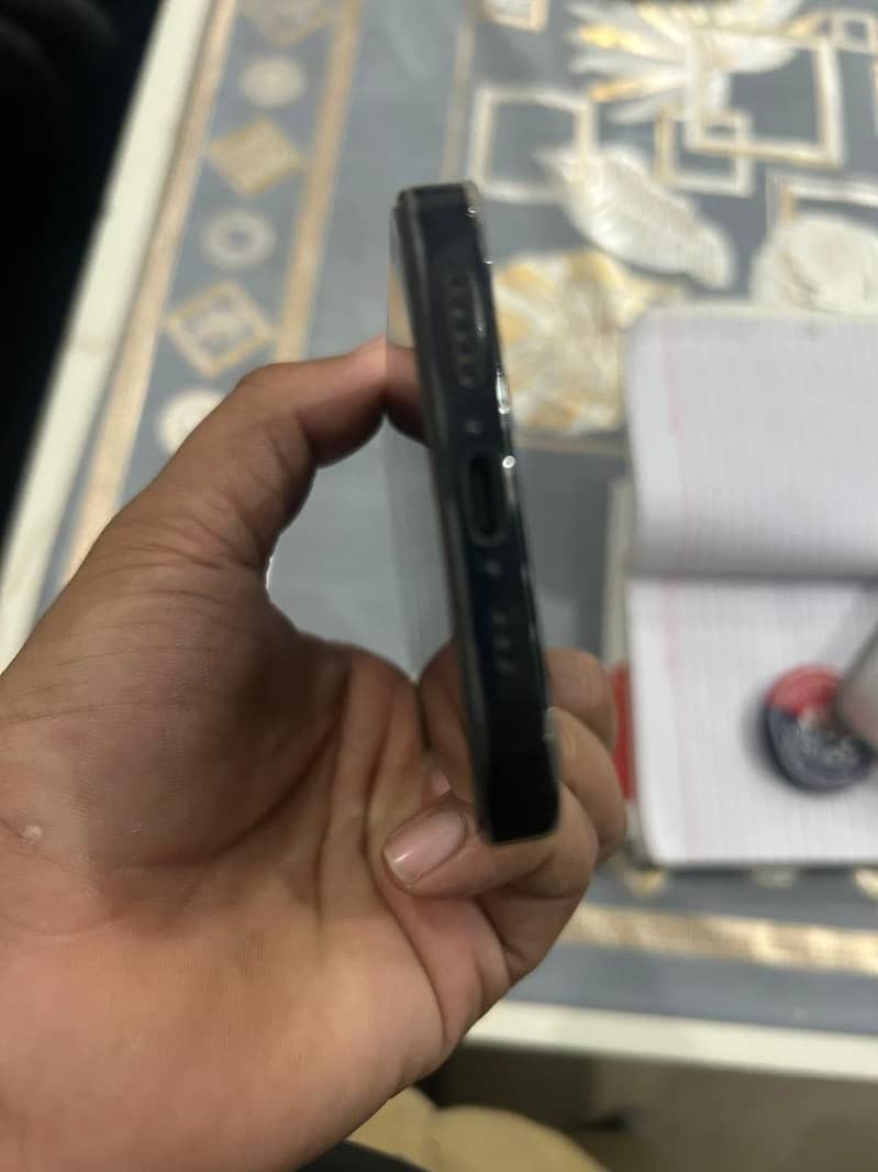 iPhone 15 3