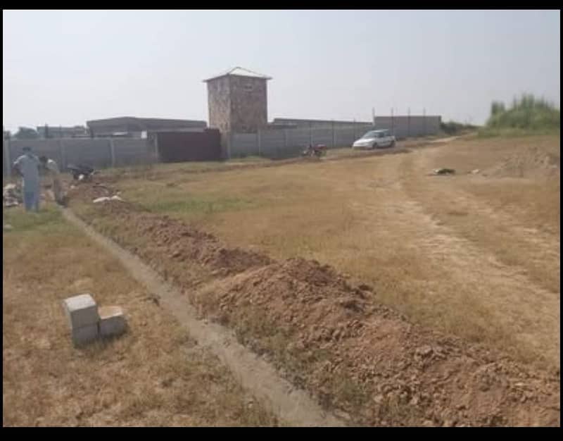 اڈیالہ روڈ پر 4 کنال فارم ہاؤس زمین برائے فروخت 6