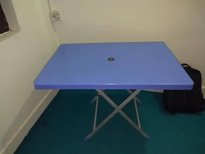 Plastice Table 0