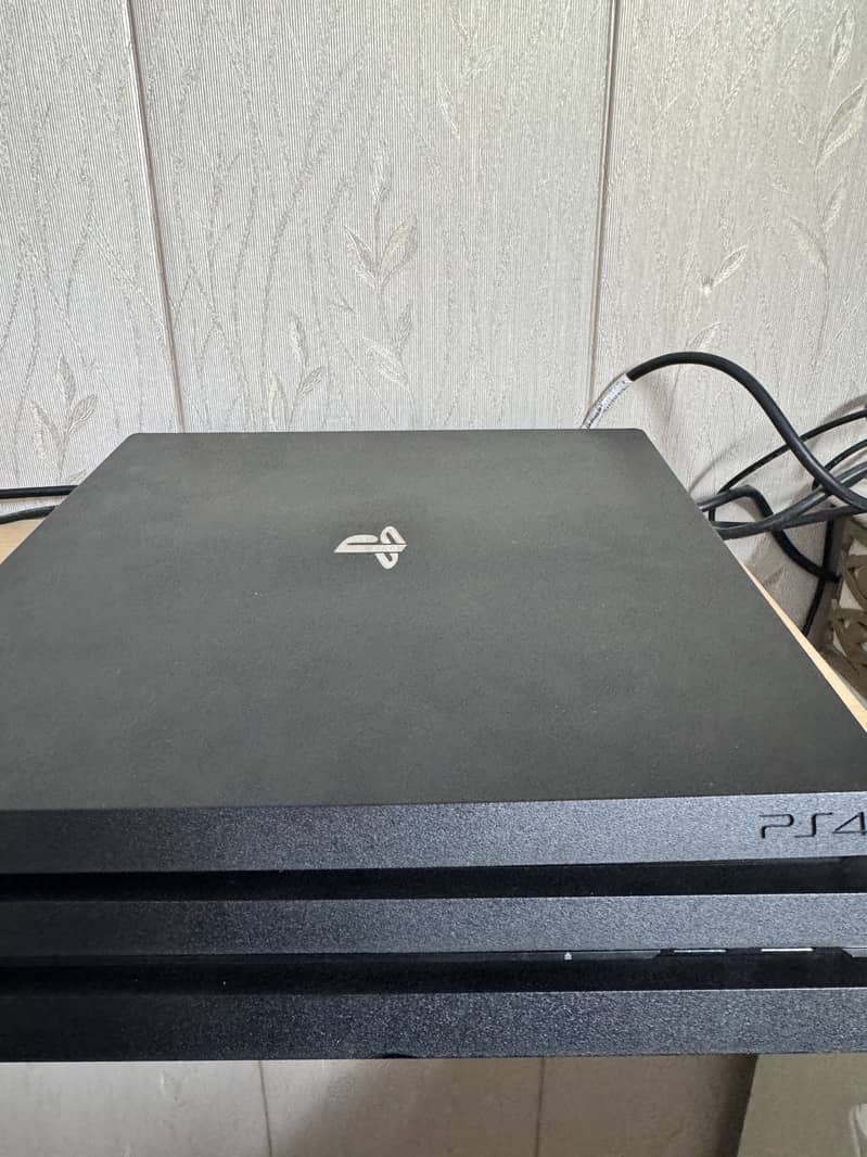 Ps4 pro mint 1