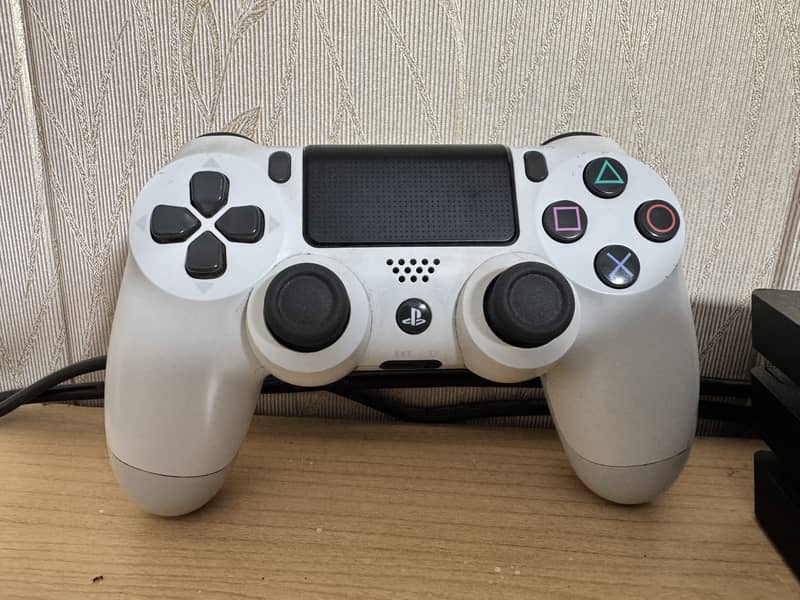 Ps4 pro mint 2