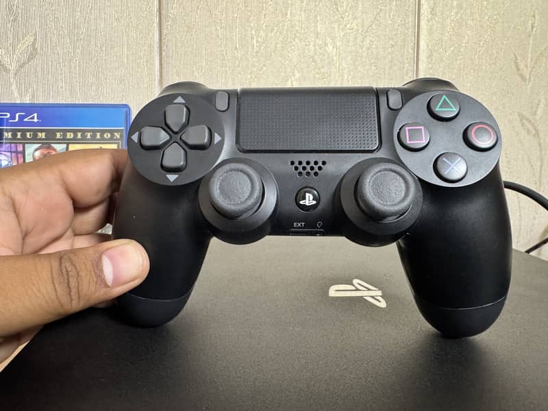 Ps4 pro mint 3