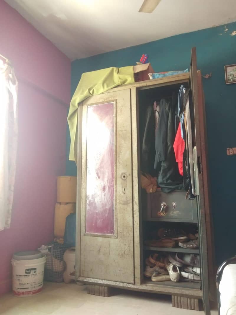 Almari 1