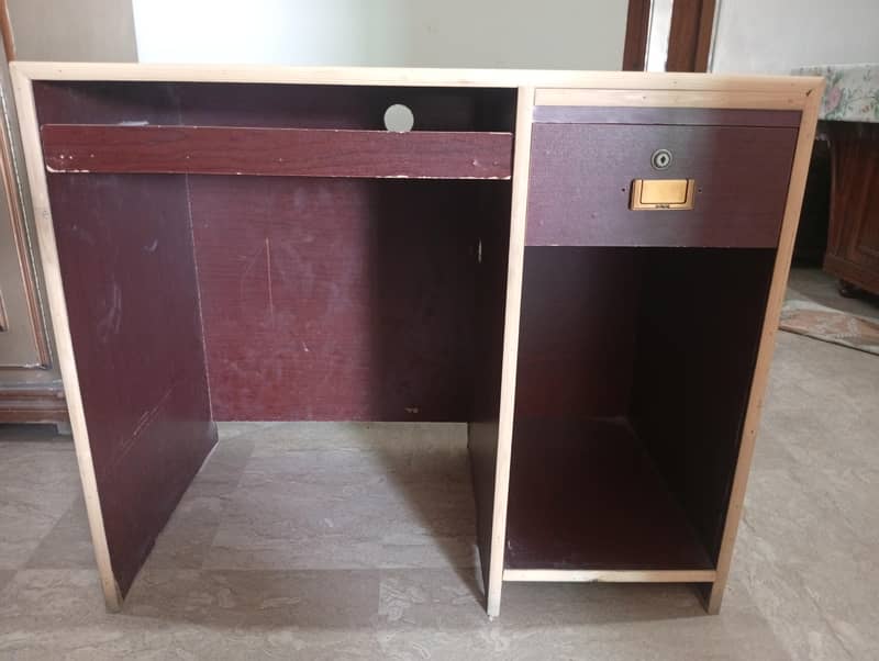 Computer Table 0