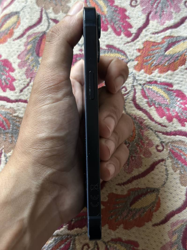 iPhone 13 4
