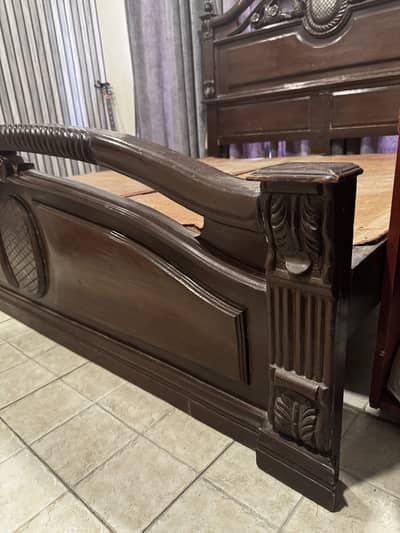 Solid Wood King Size Bed – Carved Design (Rough Condition)