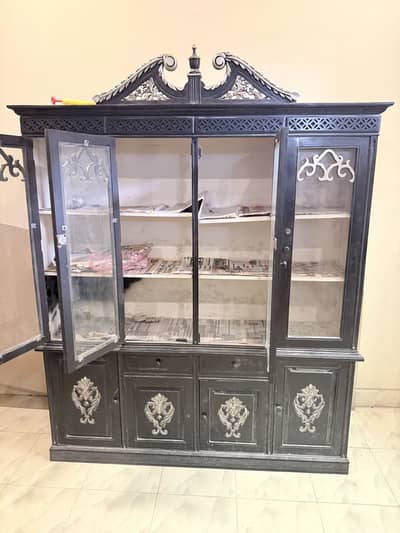 Showcase mirror fornt door