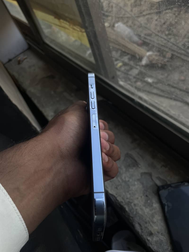iPhone 13 Pro Max 2