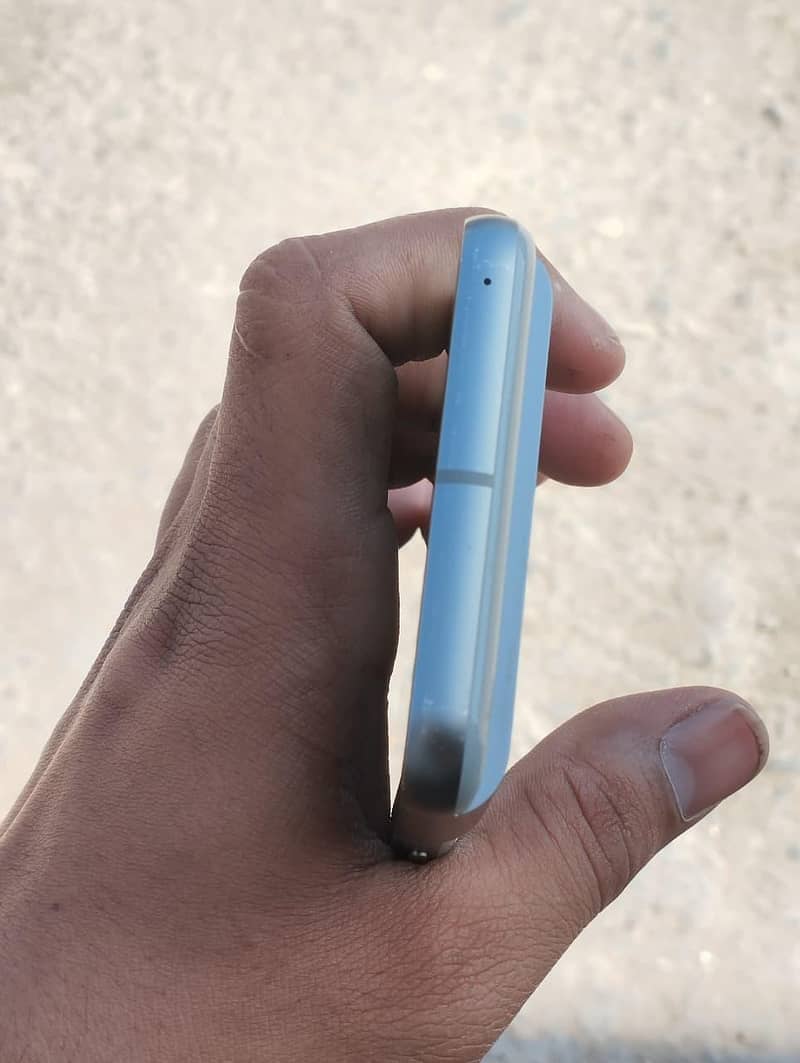 Google Pixel 8 4
