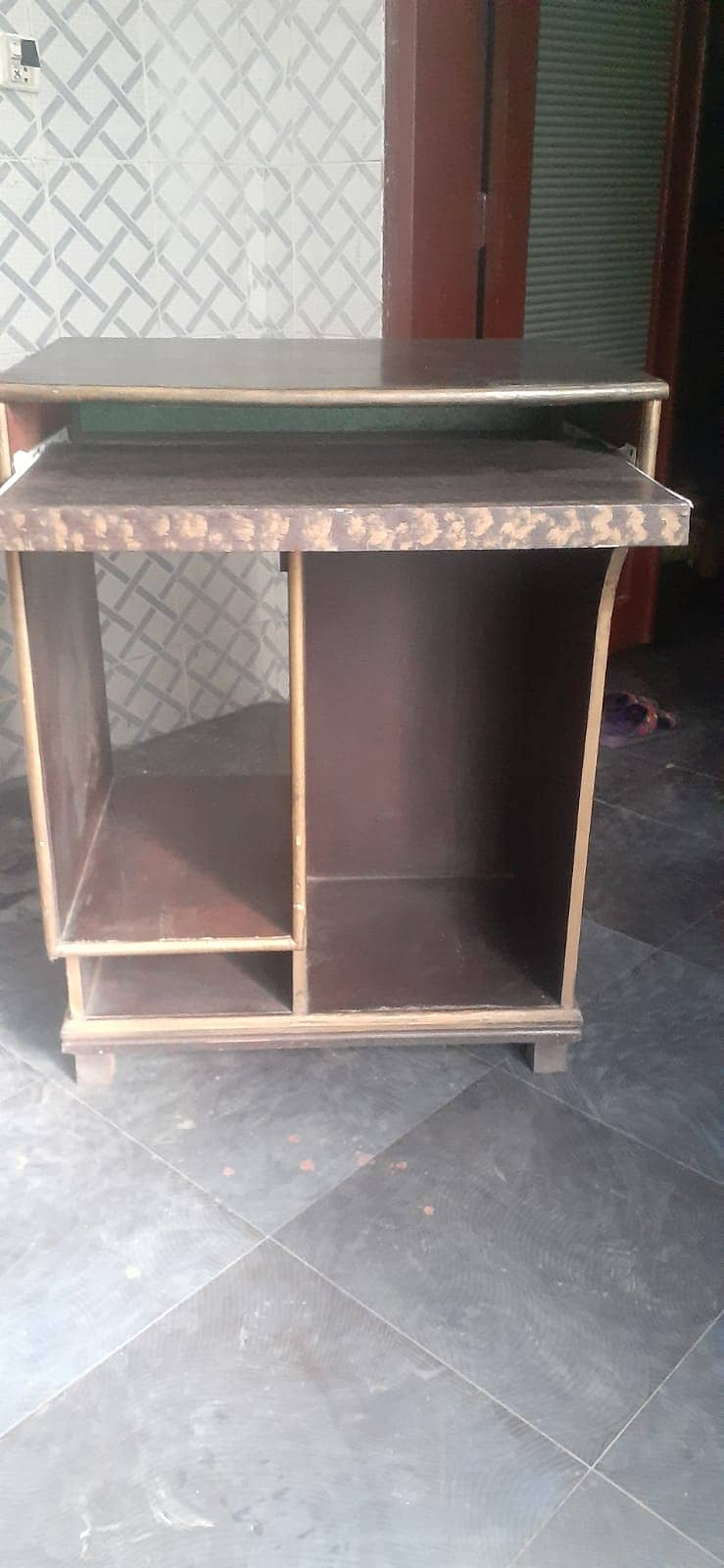 Computer table 4