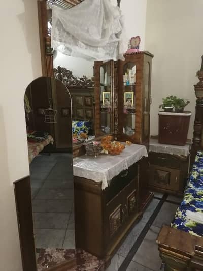 dressing tabel in good condition