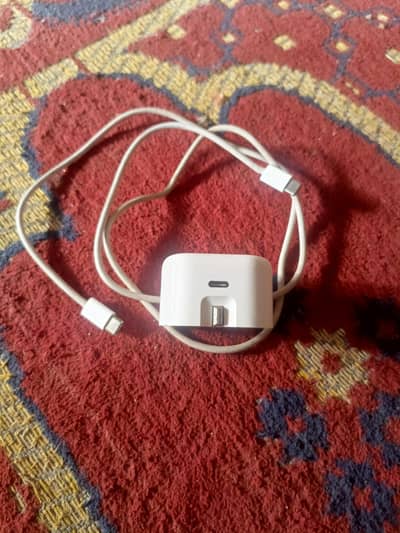 iphone. 16  ka  Orgnial charger and  Cable