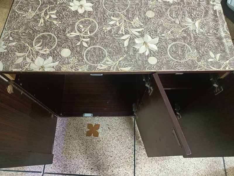 2 Multipurpose tables 4