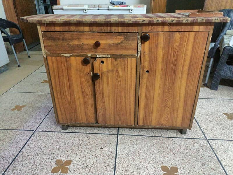 2 Multipurpose tables 8