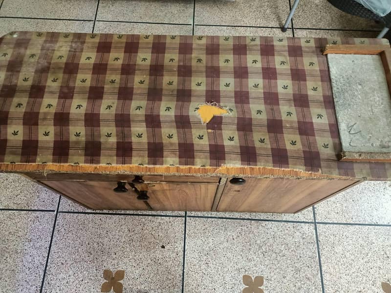 2 Multipurpose tables 9