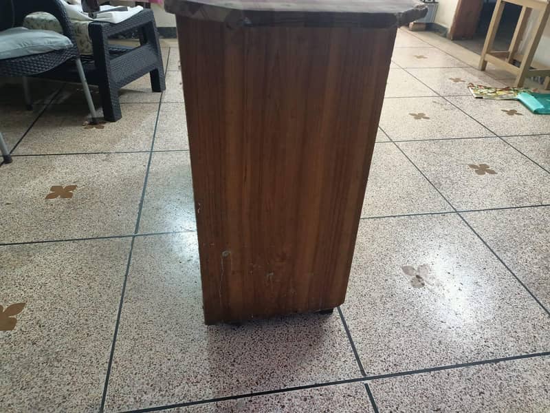 2 Multipurpose tables 10