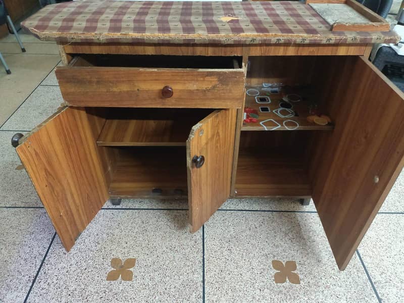 2 Multipurpose tables 12