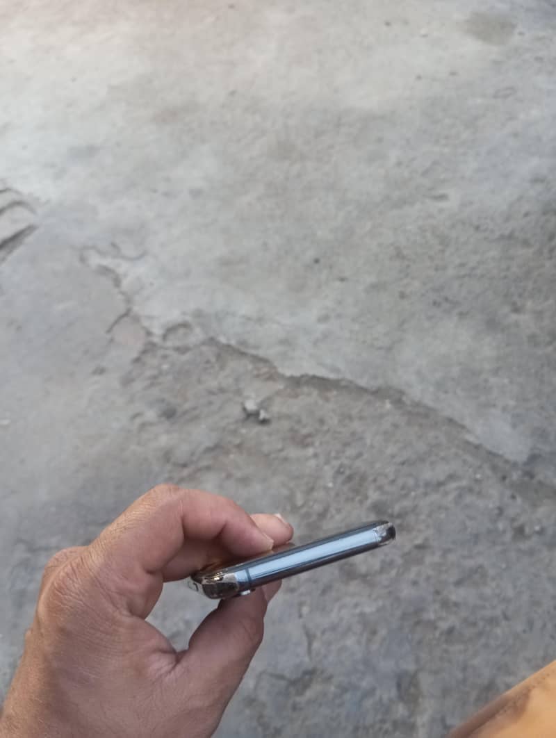 iphone xs 4