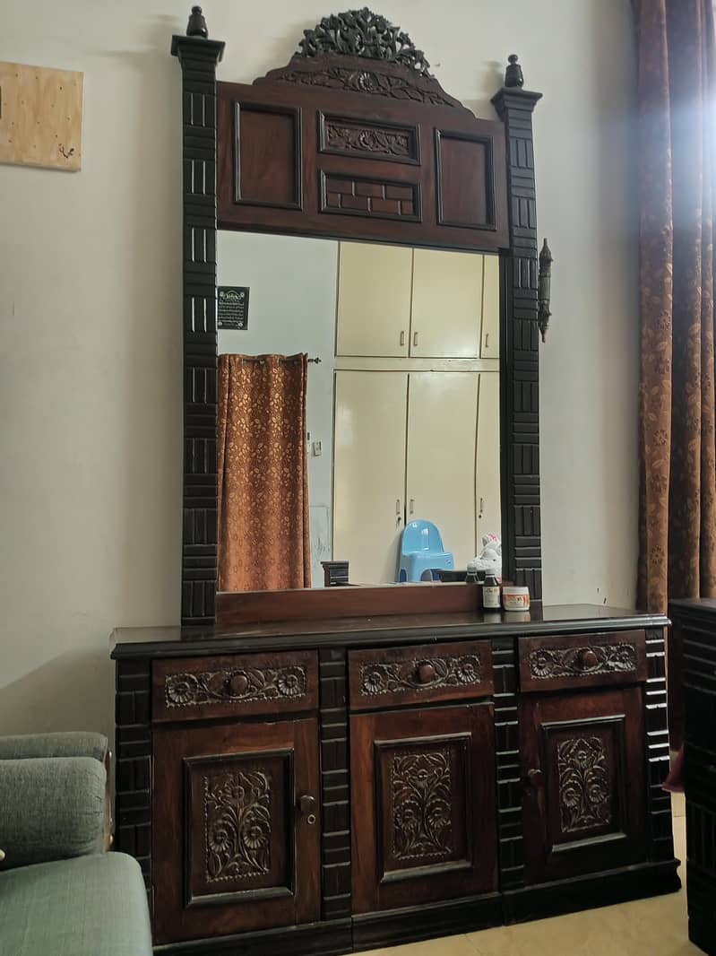 dressing table 0
