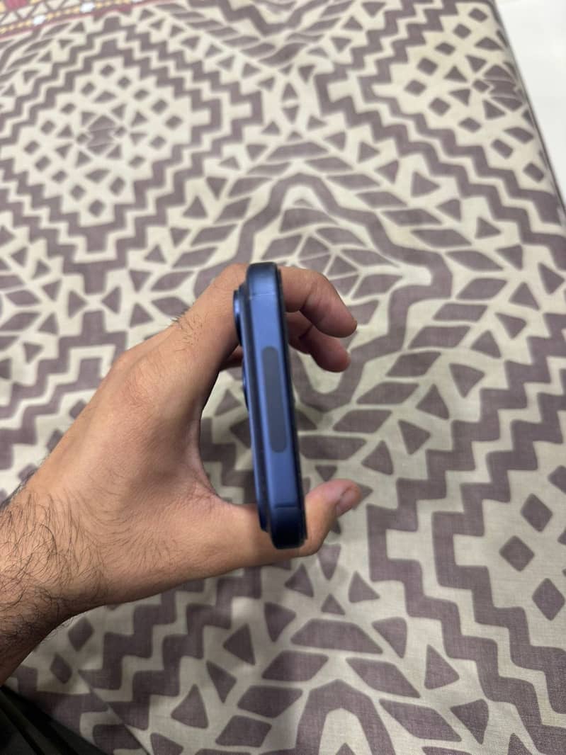iPhone 17 pro max 4