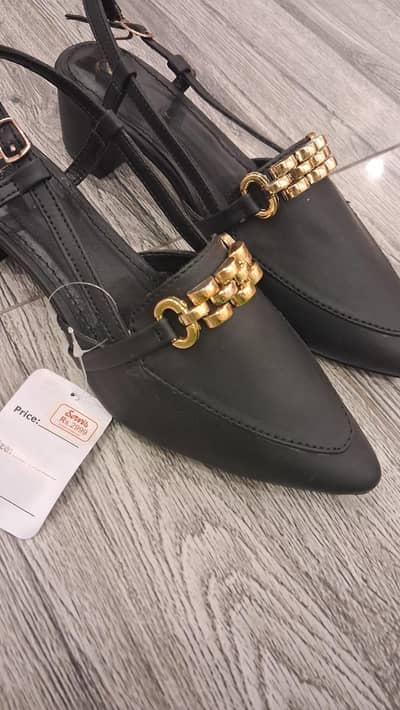 Service Eekisha Brand new black court shoes