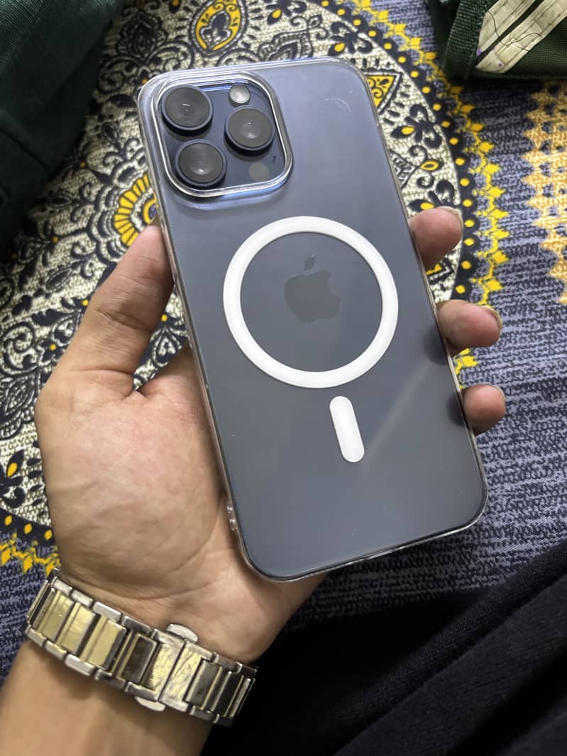Iphone 15 pro max 4