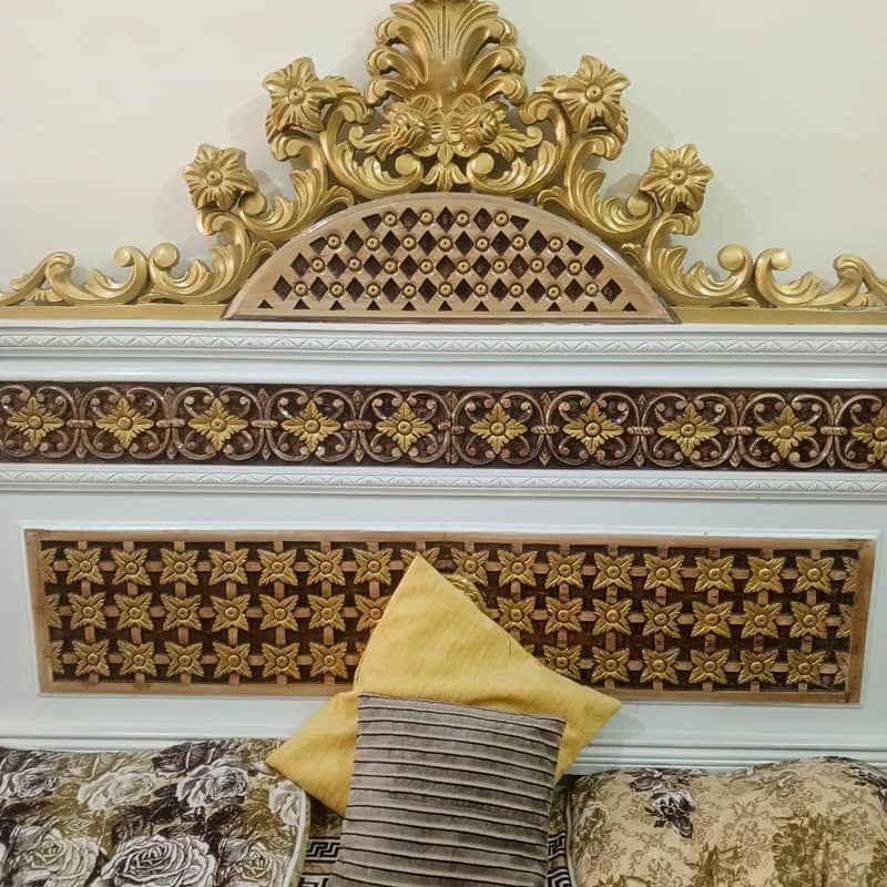 king size bed & dressing 0