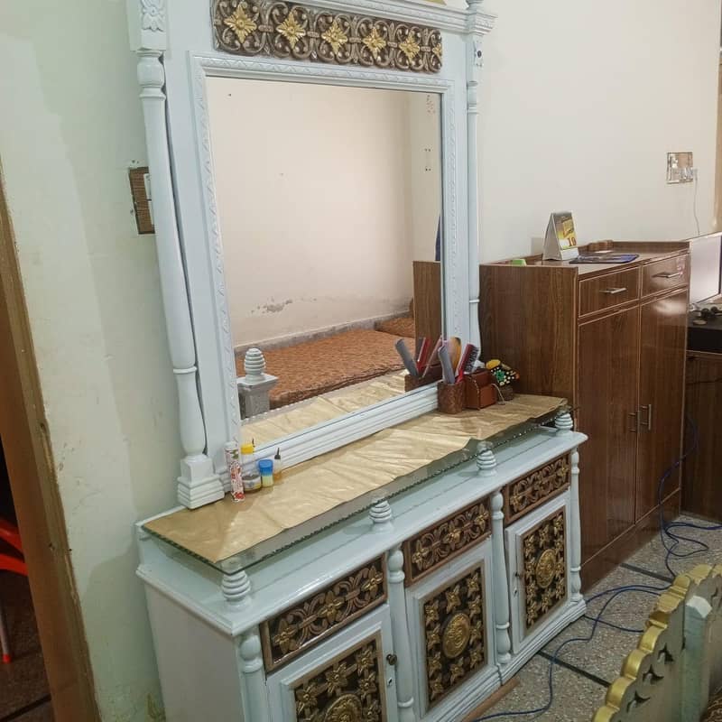 king size bed & dressing 6