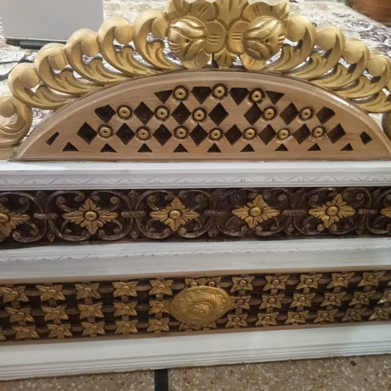 king size bed & dressing 7