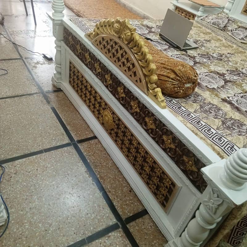 king size bed & dressing 9