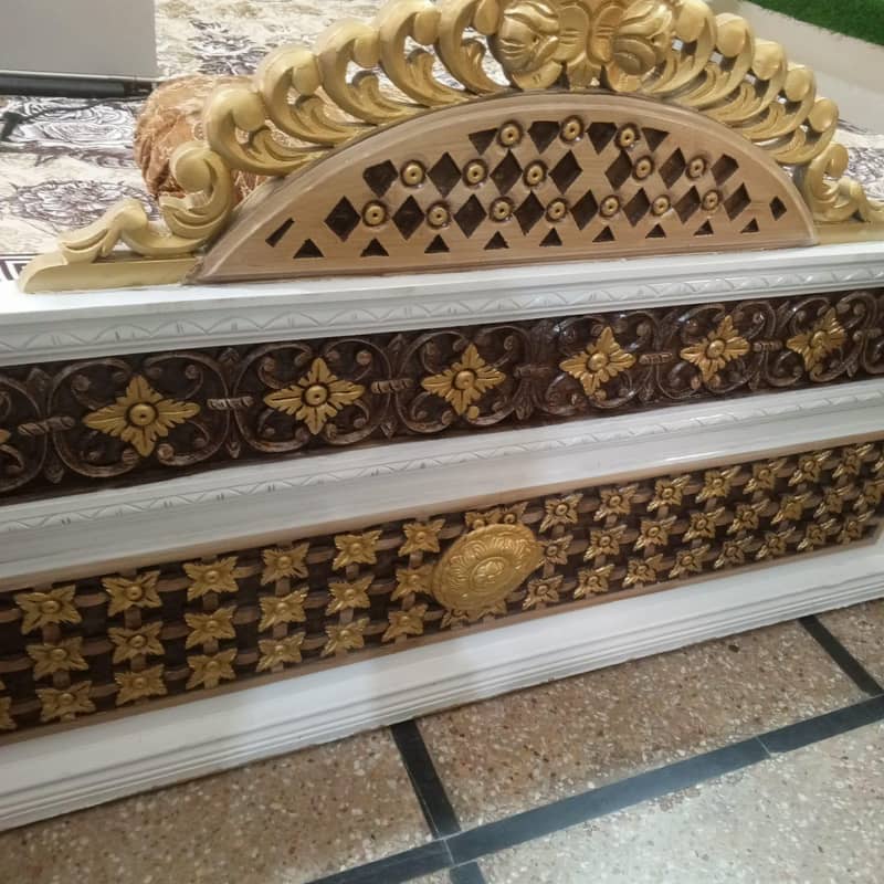 king size bed & dressing 10