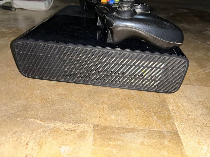 Xbox 360 mint condition 3