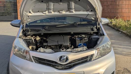 Toyota vitz eco mod, push Start/keyless entry.