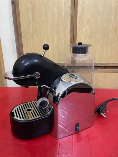 Delonghi Italy 2 in 1 Nespresso / Cappuccino Coffee Maker