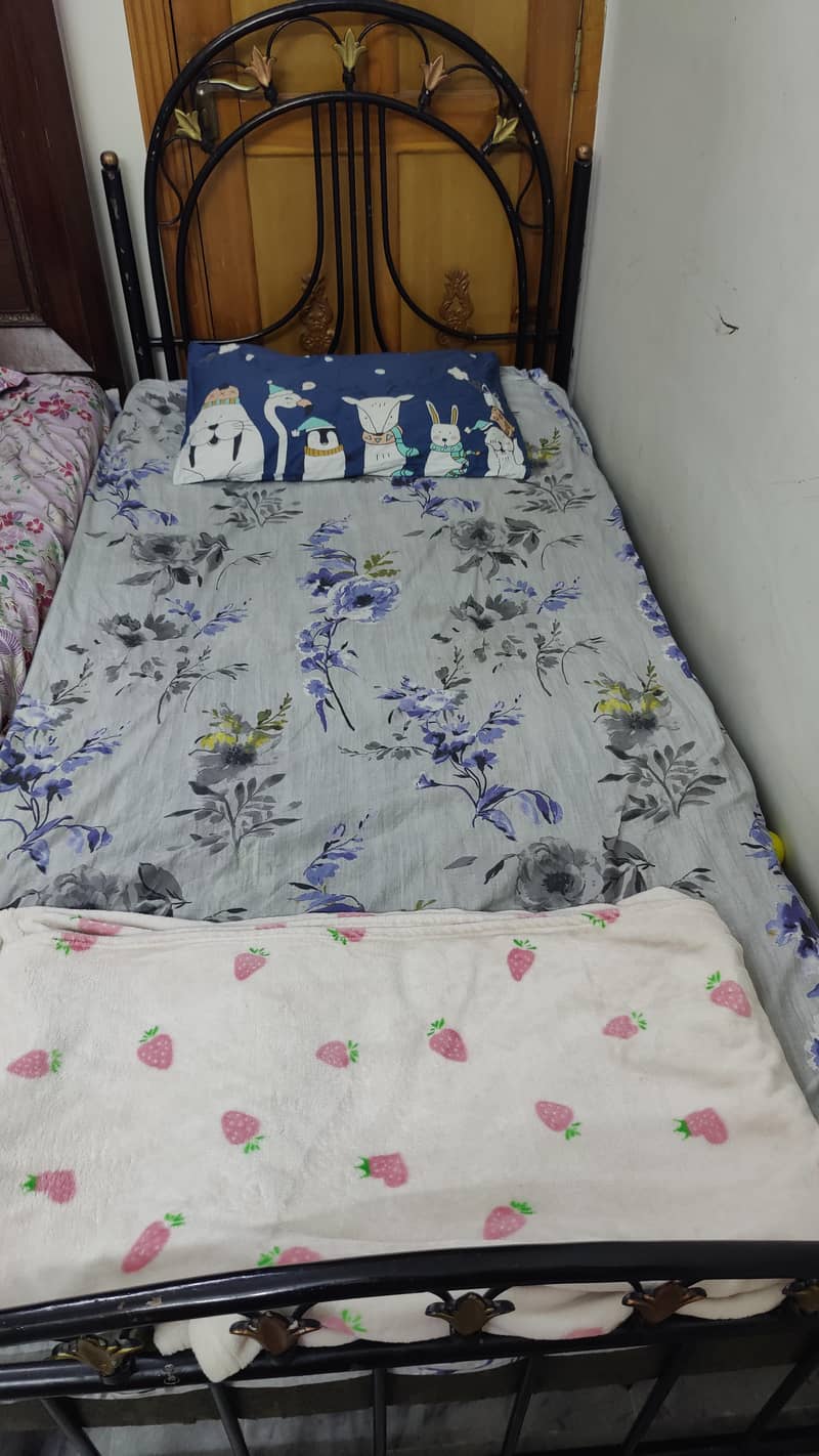 Single bed 0