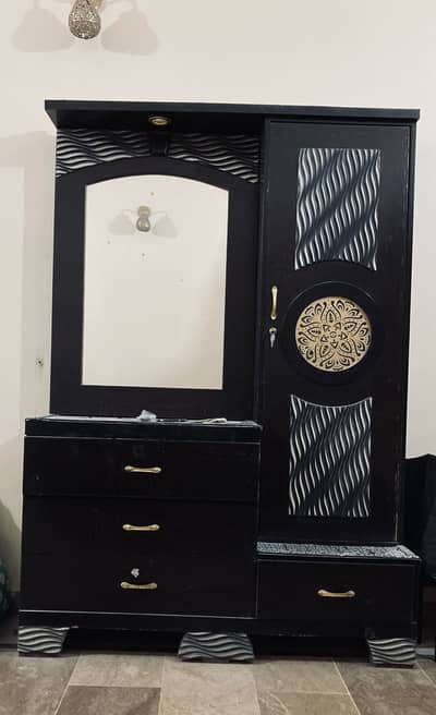 Dressing table Wood - Karachi Pickup -No Delivery
