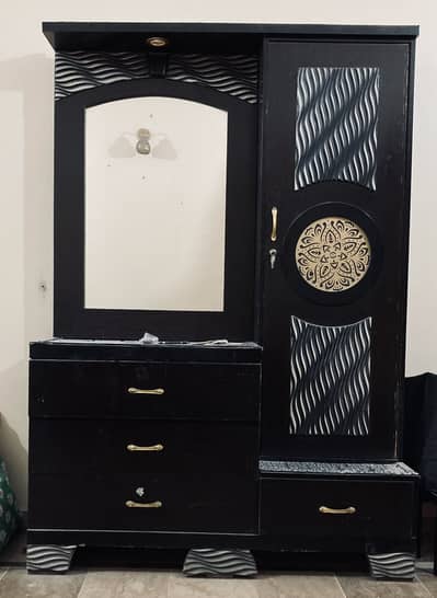Dressing table Wood - Karachi Pickup -No Delivery