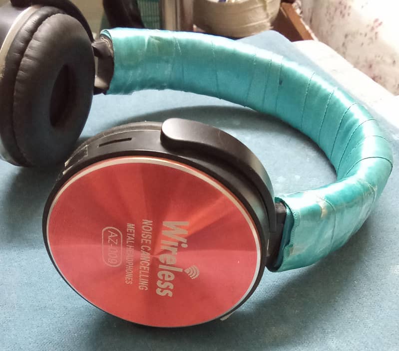 wireless headphone. 0