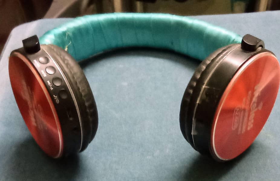 wireless headphone. 3