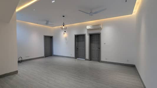 FOR RENT 800 SQYRD Designer Duplex House 13 Beds E_7